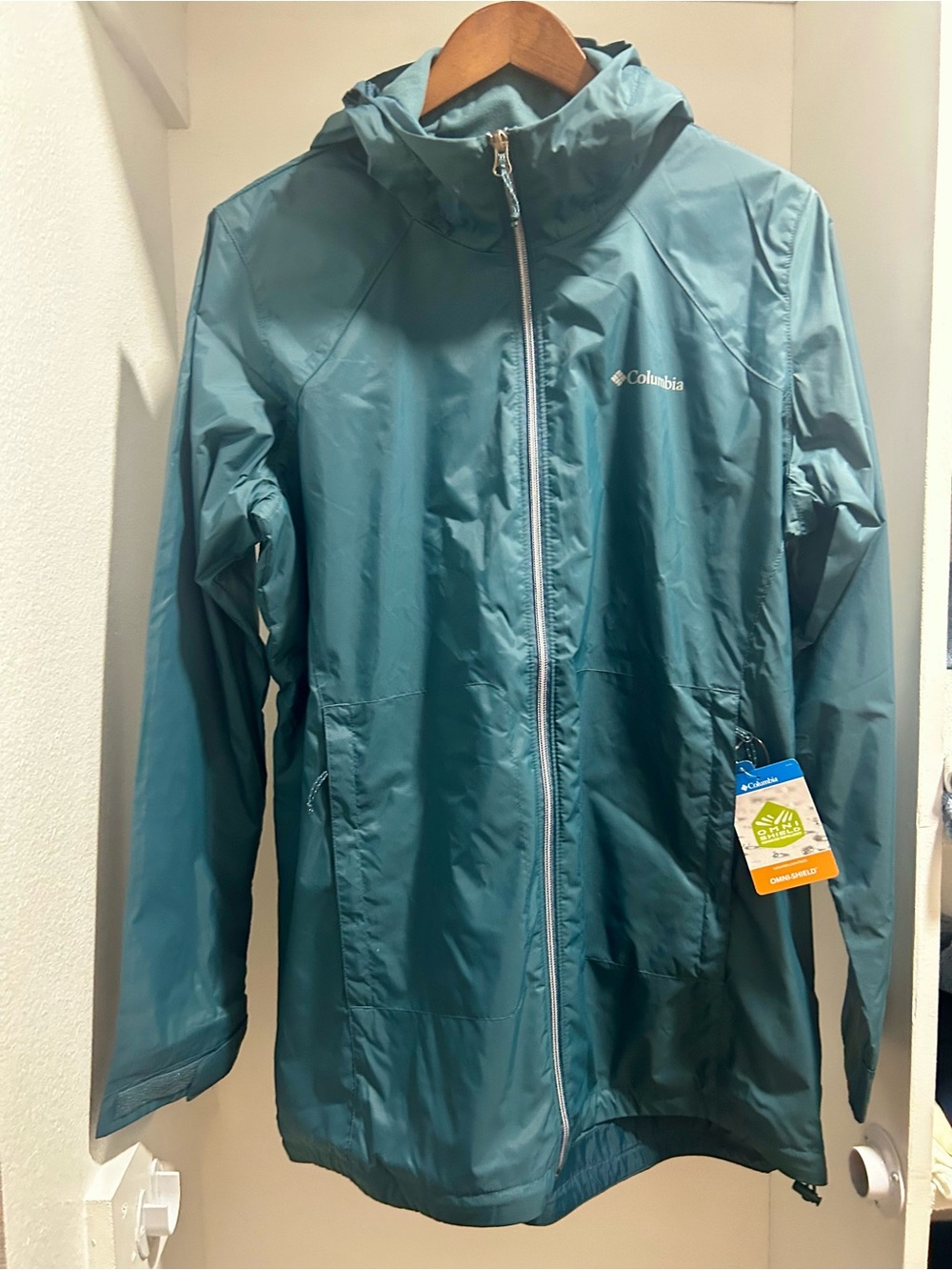 Columbia Long lined rain jacket. XL. NWT